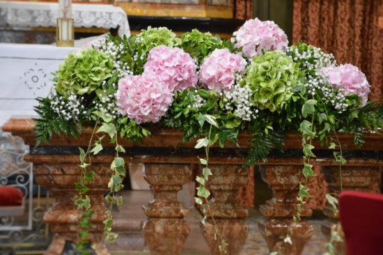 Centros de mesa y arreglos florales con hortensias para bodas